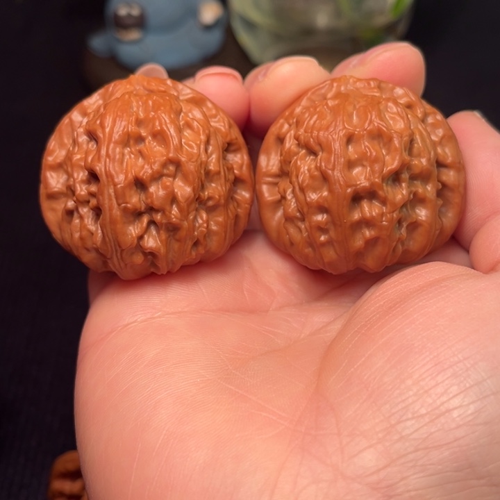 文玩核桃把件三角白40