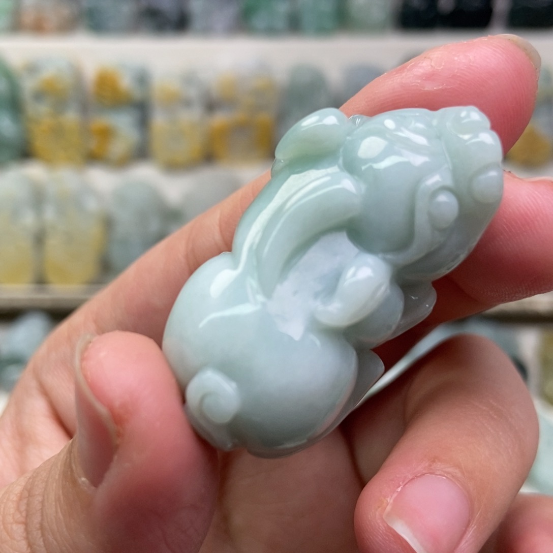 翡翠吊坠(赠链)未镶嵌