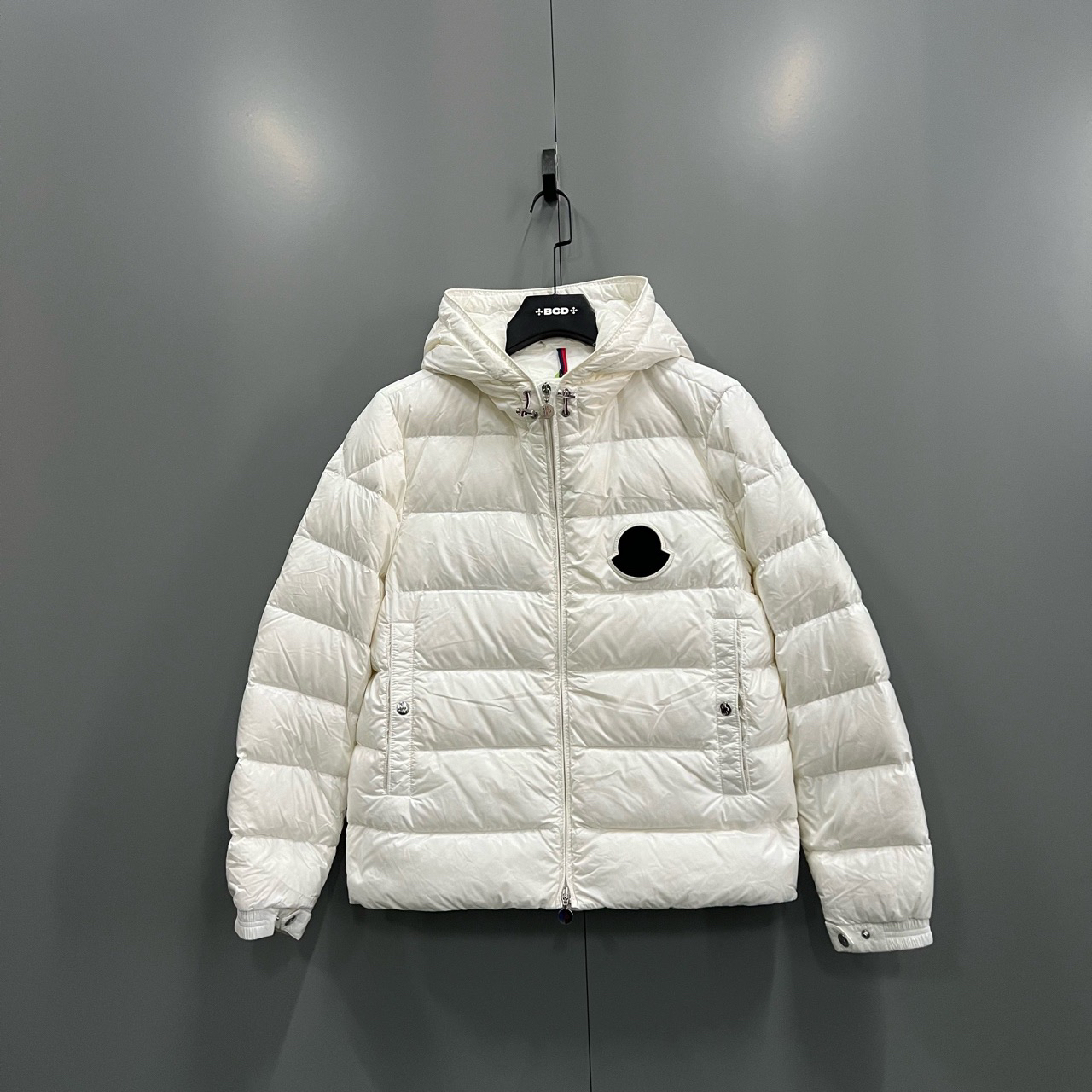 95新 MONCLER （jp）216 米白色徽标连帽羽绒服 2码