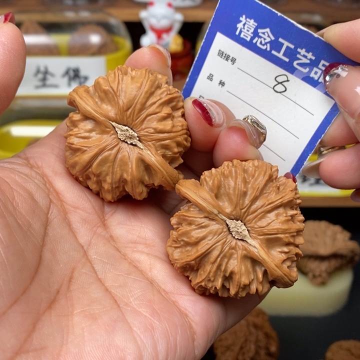 文玩核桃吊坠43白狮子