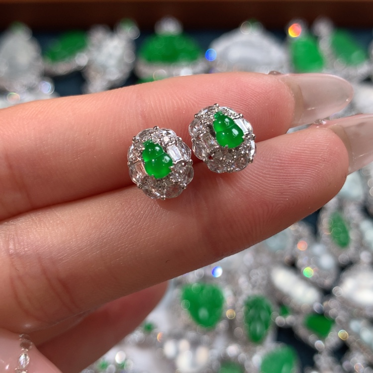 【闪购商品】翡翠颈饰18K金镶嵌耳钉