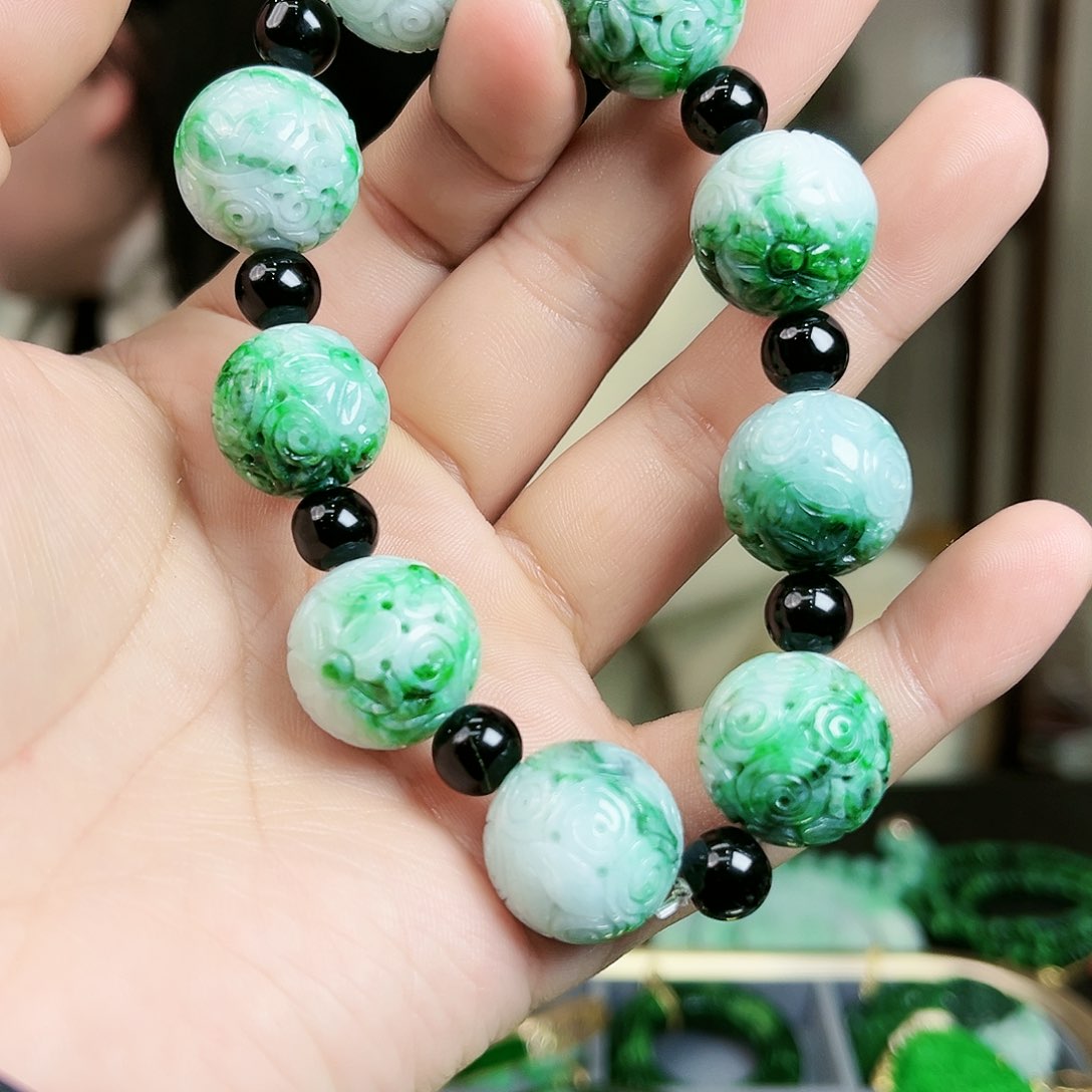 翡翠颈饰未镶嵌手链