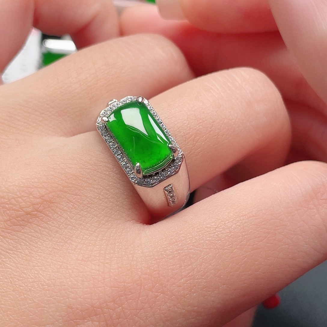 翡翠银S925镶嵌戒指没有运费险0021