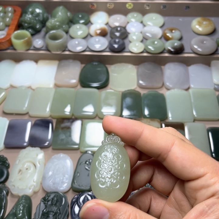 和田玉颈饰未镶嵌