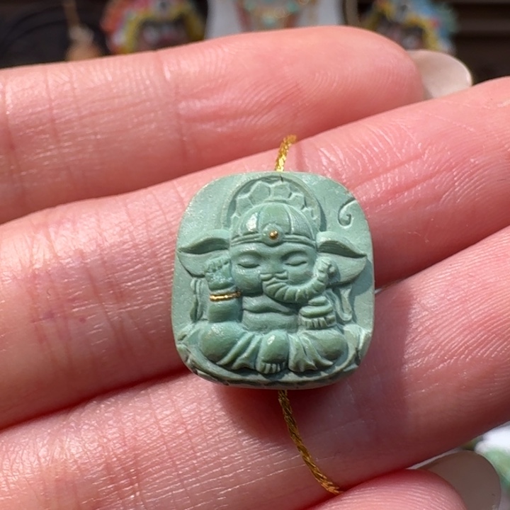 绿松石未镶嵌象神雕刻件