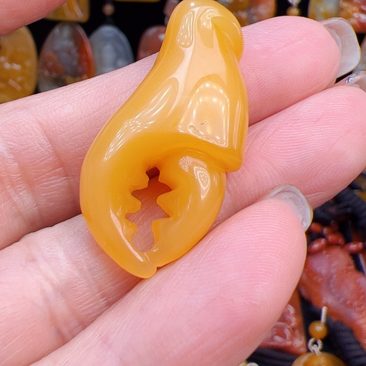 未镶嵌石英质玉（黄龙玉）笔搁