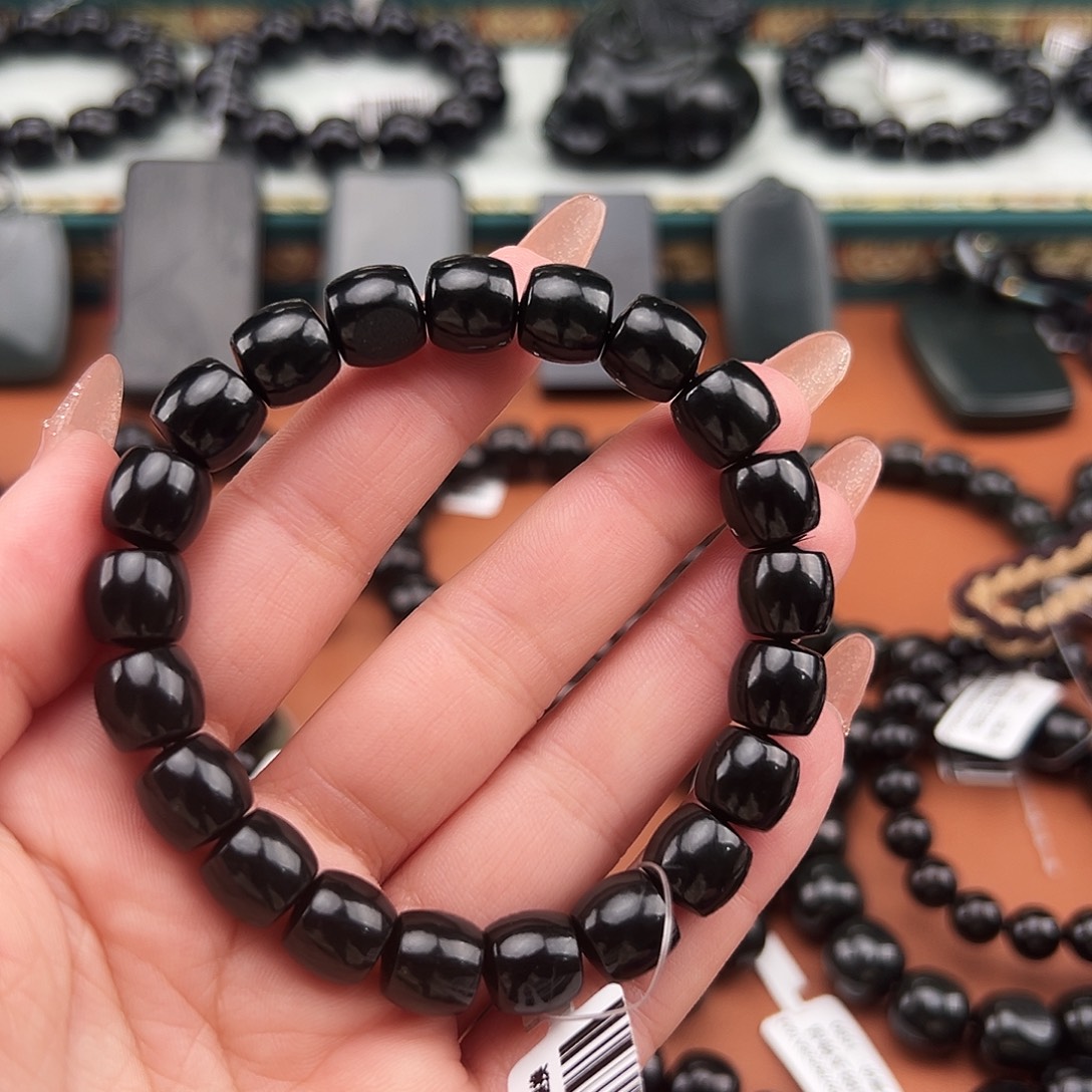 风***中和田玉未镶嵌手串