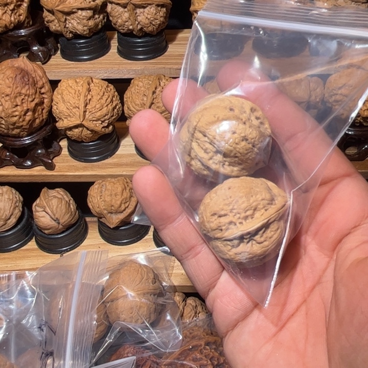 何***白文玩核桃吊坠滇西49