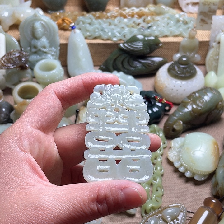 和田玉颈饰未镶嵌