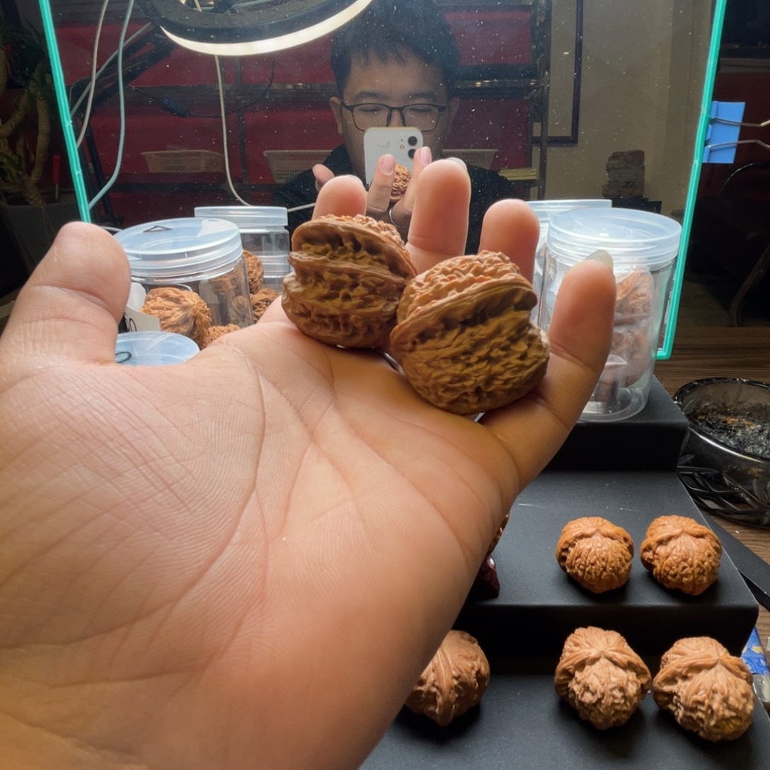 似***头文玩核桃吊坠全品无修白狮子39尺