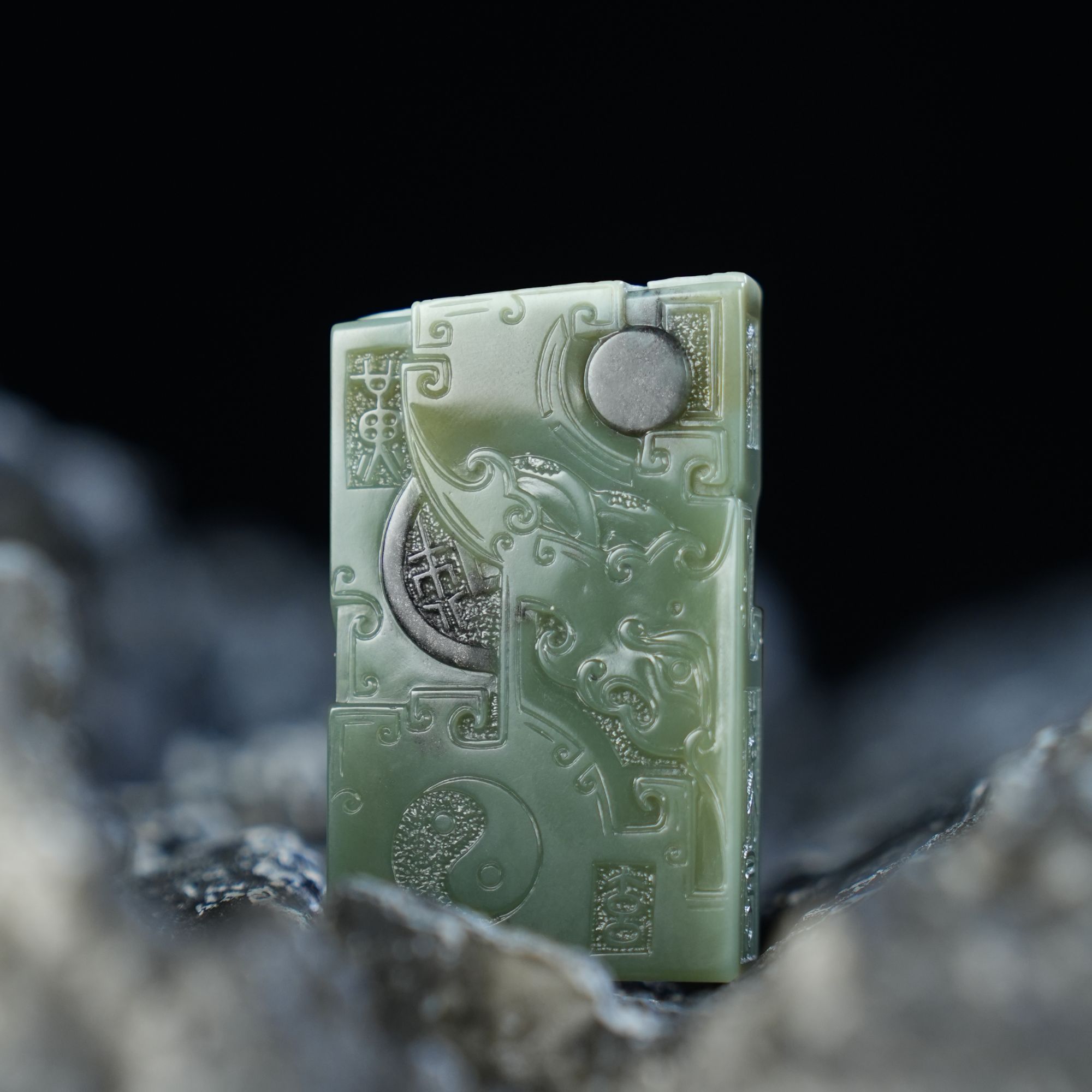 新品和田玉仿古纹路挂件