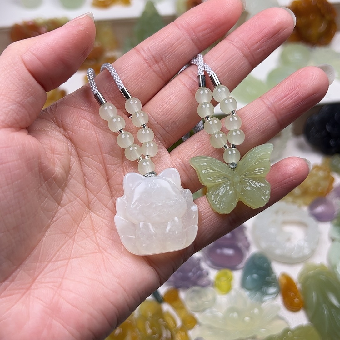 蛇纹石玉未镶嵌颈饰