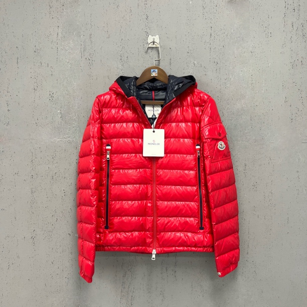 未使用 MONCLER moncler蒙口亮面红色口袋刺绣标薄款羽绒服2码