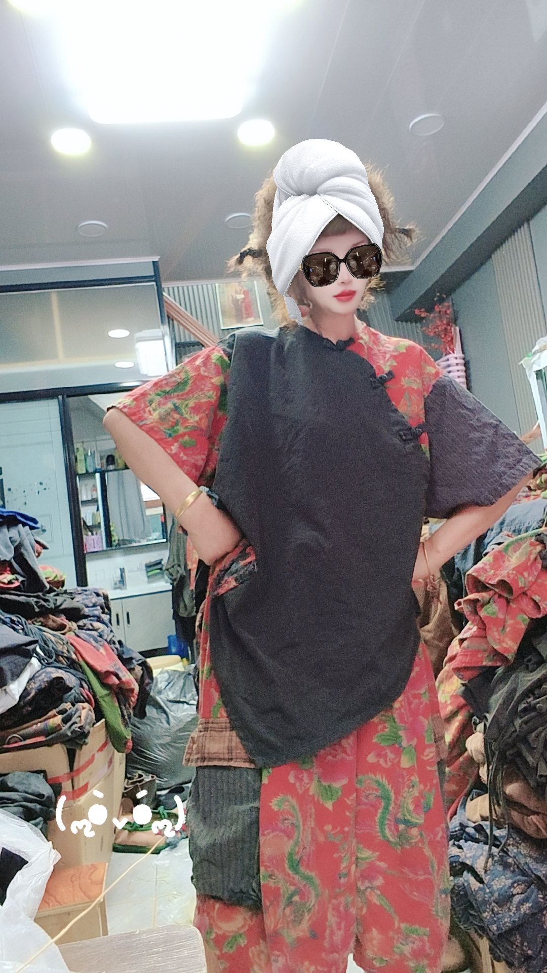 无吊牌砂洗做旧黑尖角拼花T恤