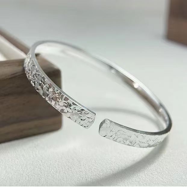 足银手镯 碎冰冰手镯女款新款实心开口满天星时尚银镀手镯子潮
