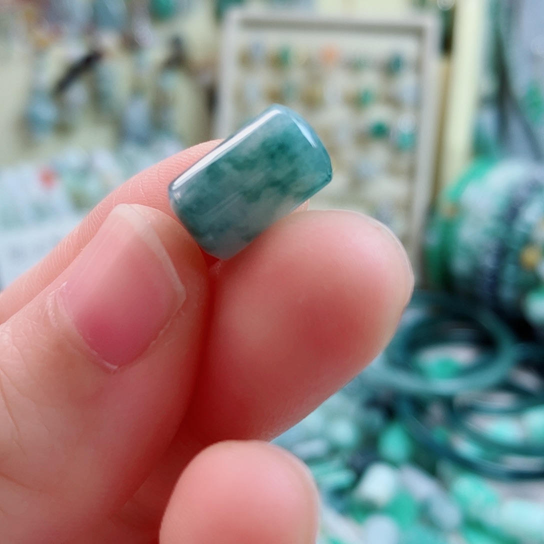 翡翠未镶嵌颈饰桶珠卡8+