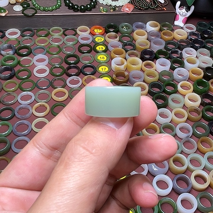 和田玉戒指未镶嵌16.1粉青无结构