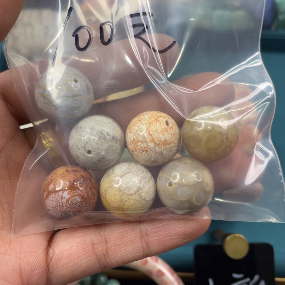 未镶嵌手镯硅化玉