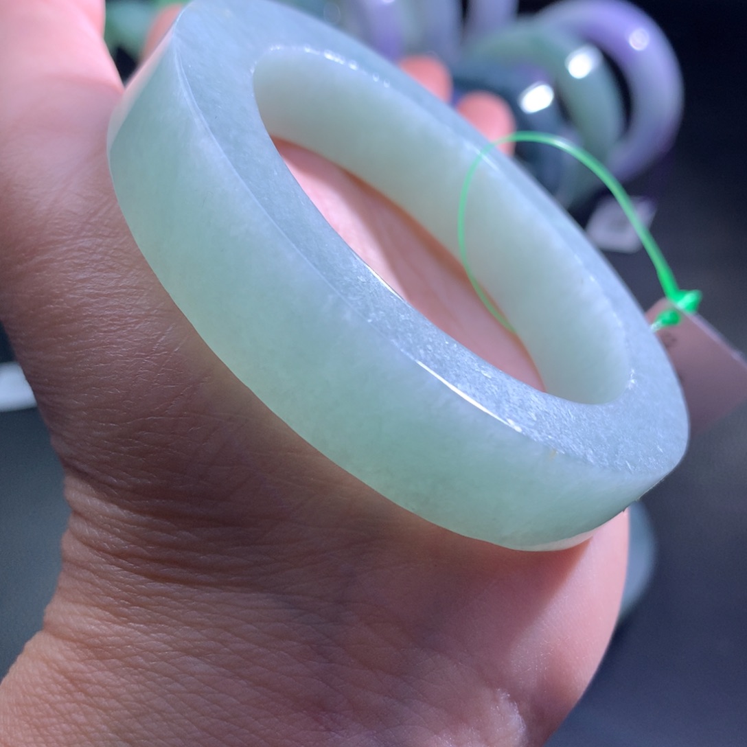 定制翡翠未镶嵌翡翠手镯