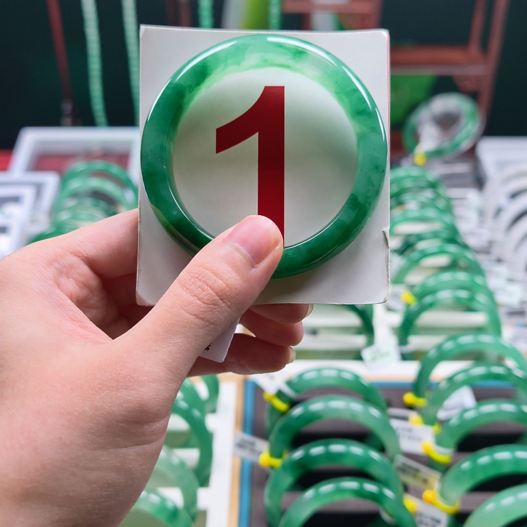 石英质玉（非洲翠）未镶嵌手镯非洲翠手镯