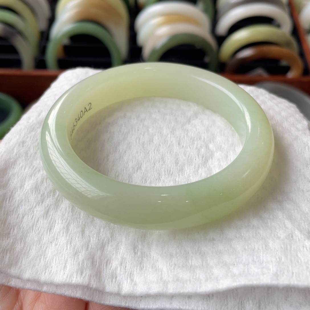 和田玉未镶嵌手镯54 55