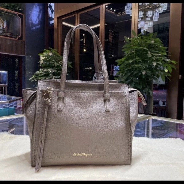 菲拉格慕/包包/25/C18977873969/251006QR0006