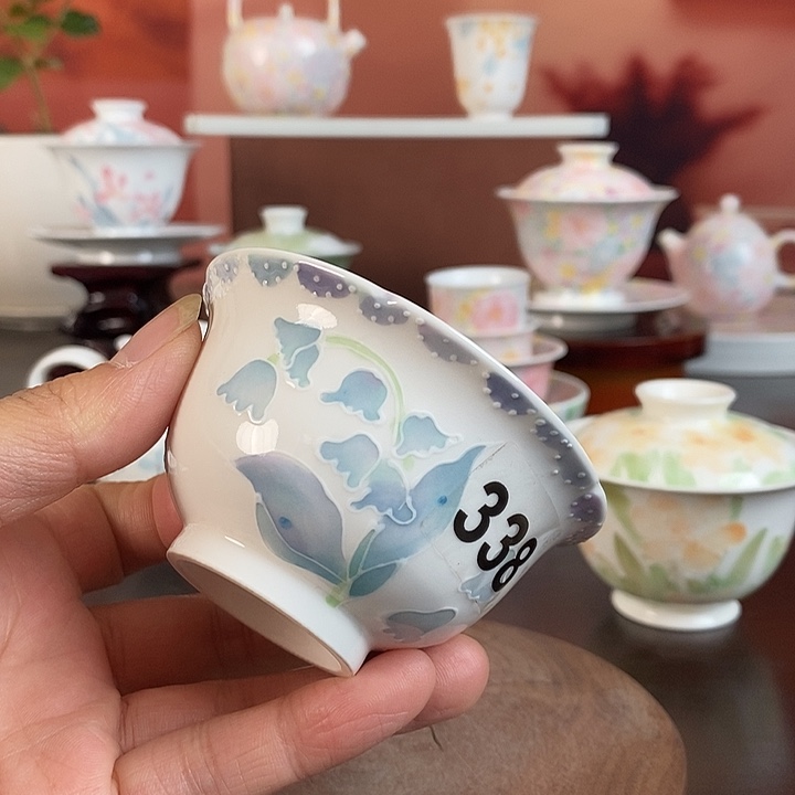 铃铛花品茗杯手绘釉下高温