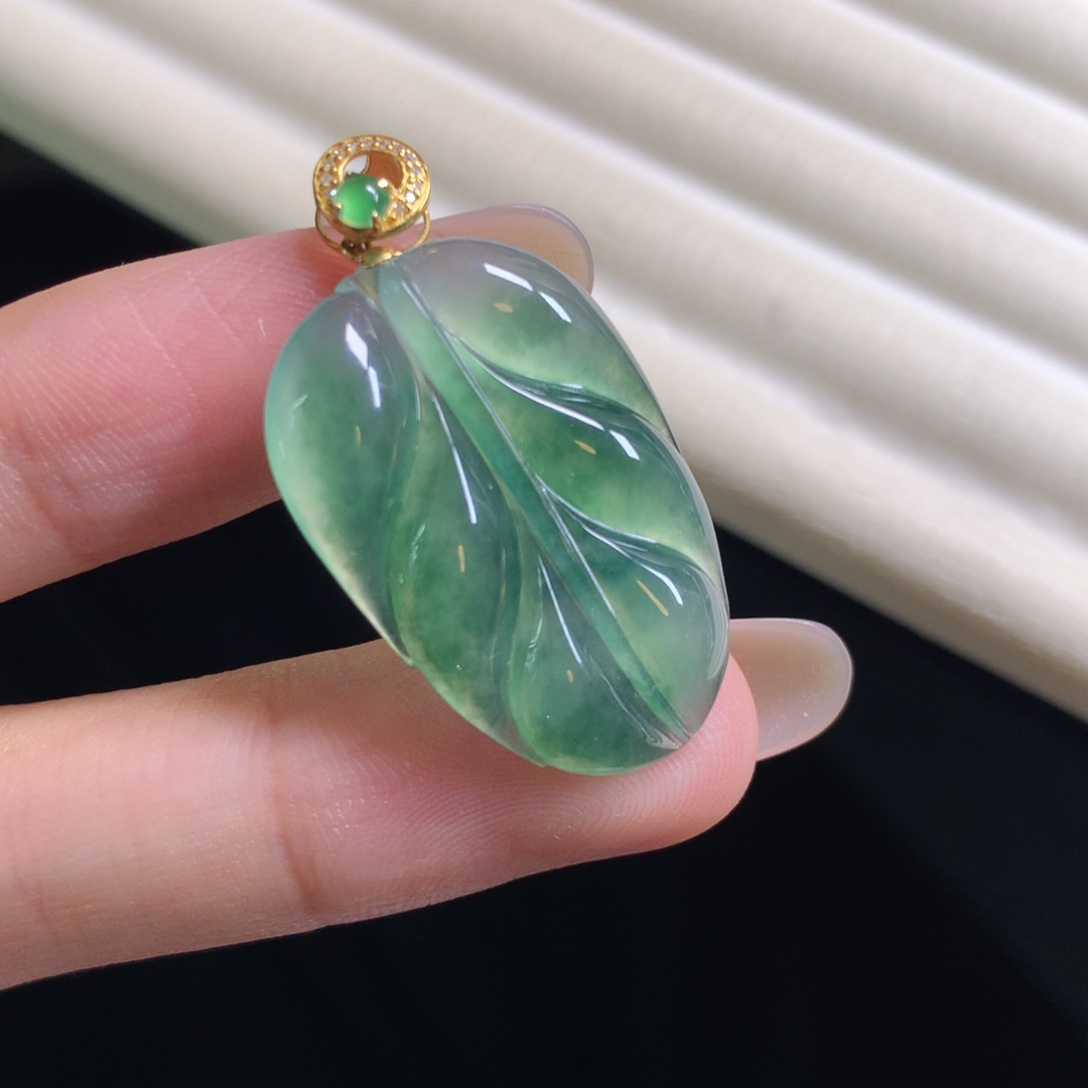 翡翠颈饰18K金镶嵌叶子