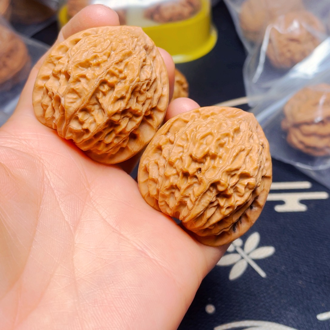 吊坠文玩核桃金牛一对