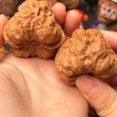 文玩核桃吊坠蛤蟆头精品头货 50