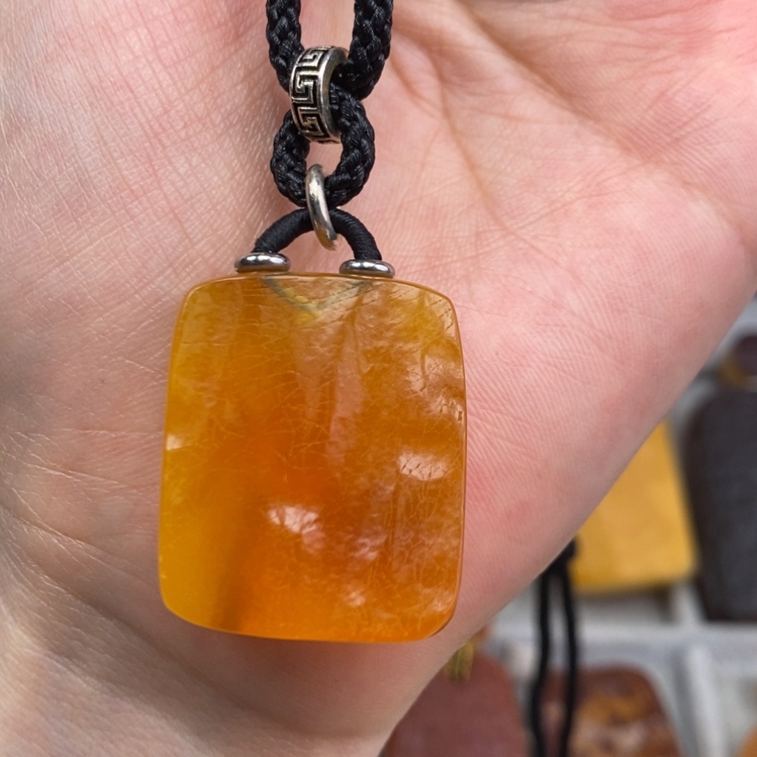 琥珀吊坠(赠链)未镶嵌