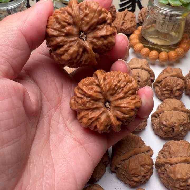 鄭***.文玩核桃吊坠精品蛤蟆