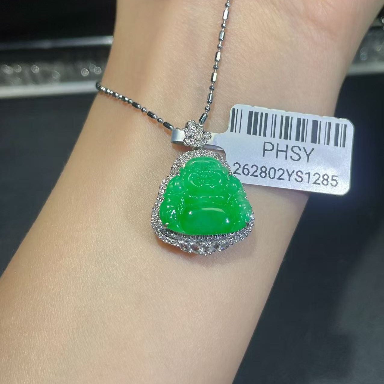 18k金镶嵌缅甸A货翡翠(不含链)