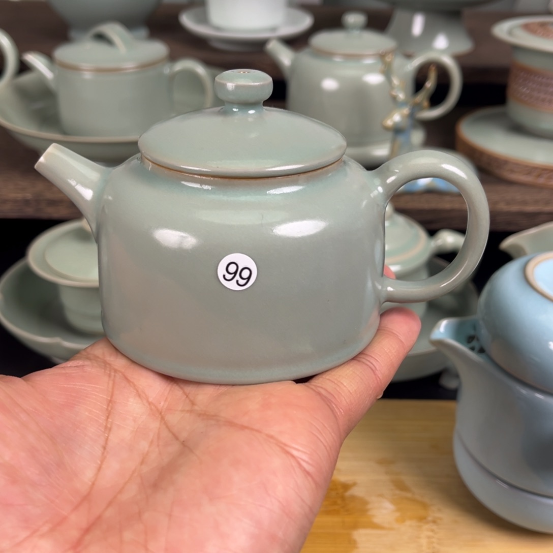 【闪购商品】刘**-微瑕手工井栏壶汝瓷