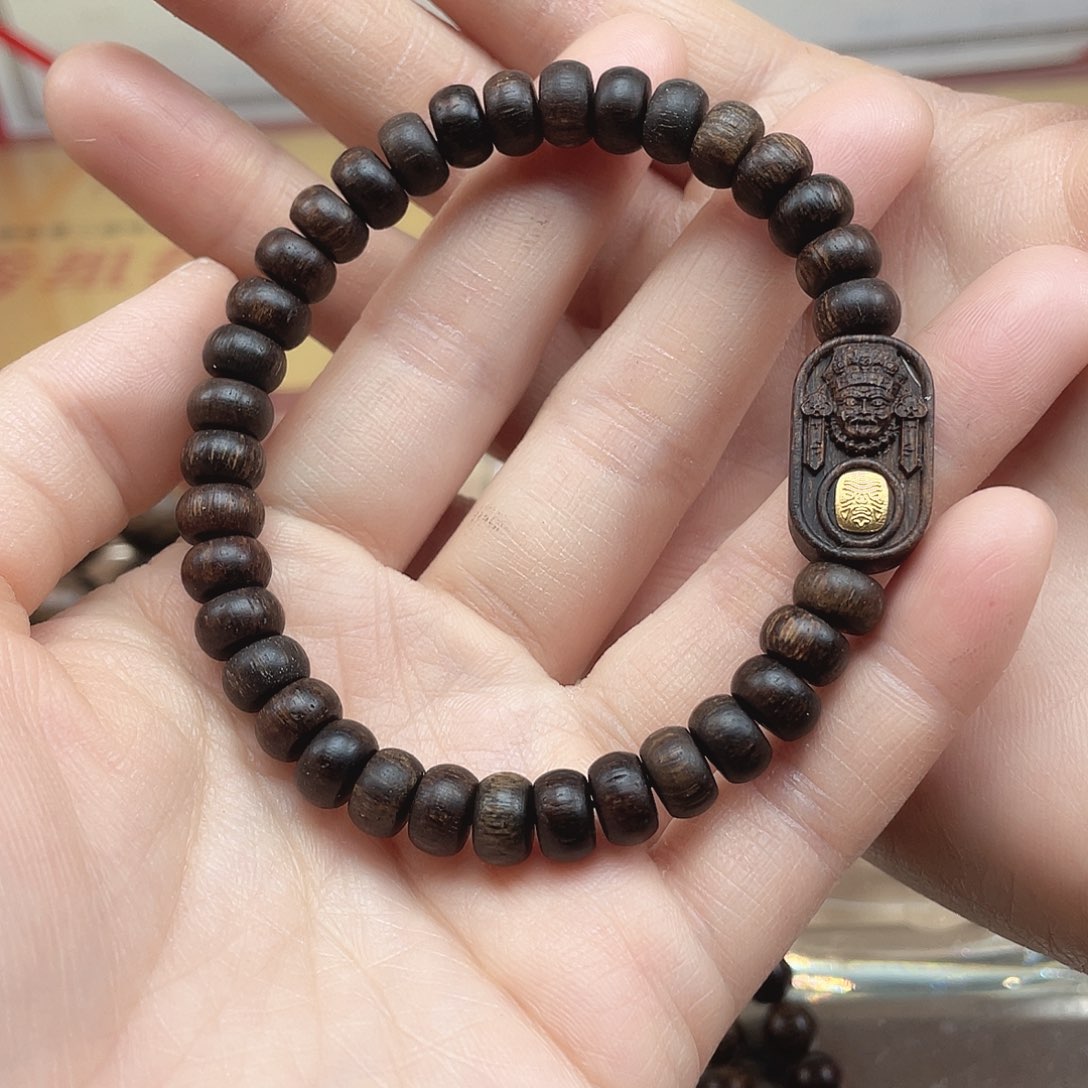 沉香手串聪****?越南芽庄白棋雷击缨子瘤疤