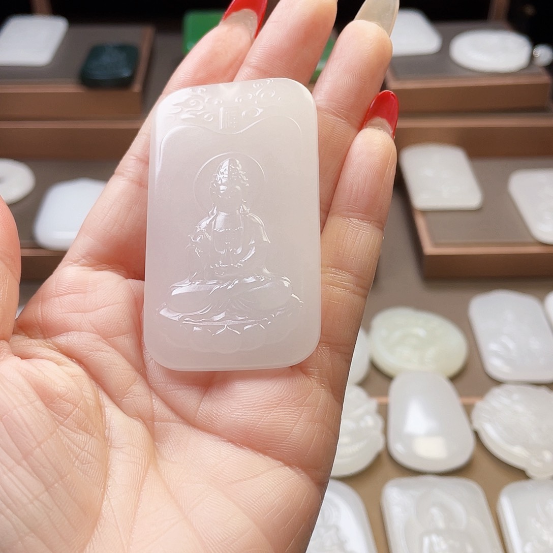 石英质玉（金丝玉）颈饰未镶嵌沙*新疆金丝玉双面雕工