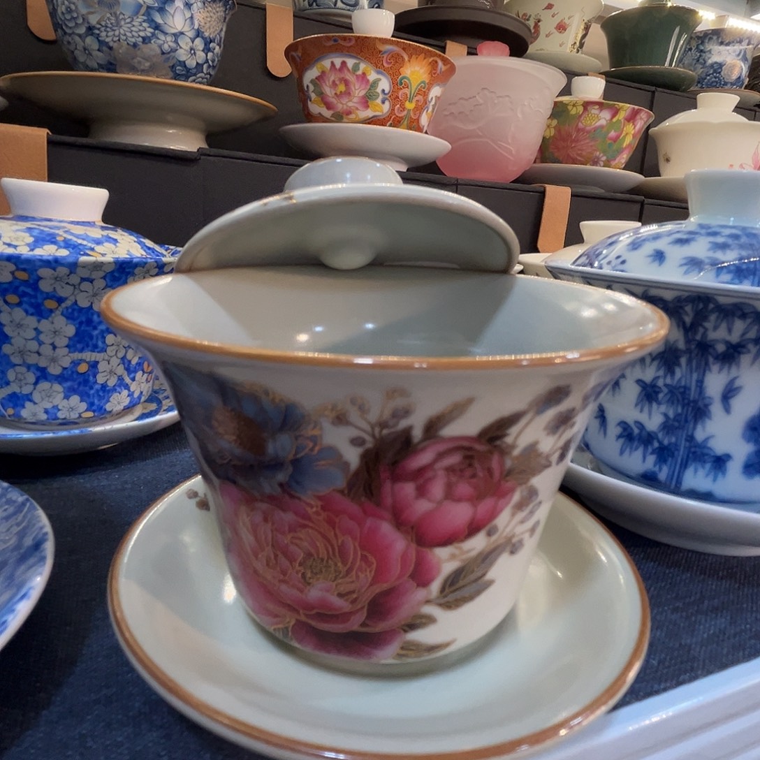 这些盖碗很漂亮！！！