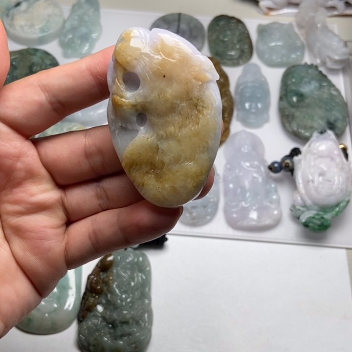 翡翠未镶嵌颈饰虎牌32