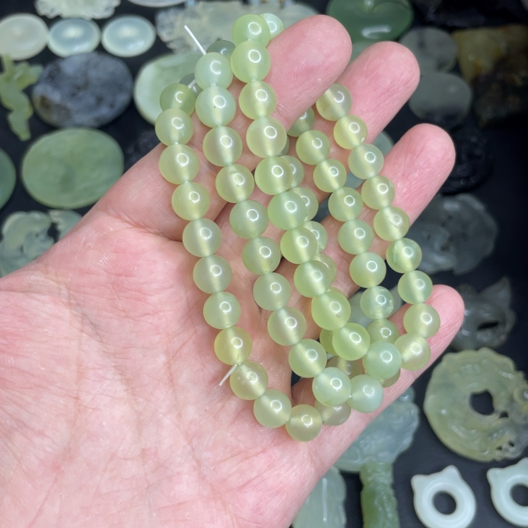 岫玉未镶嵌颈饰手串
