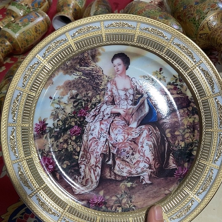 瓷片微瑕2只…………………………………