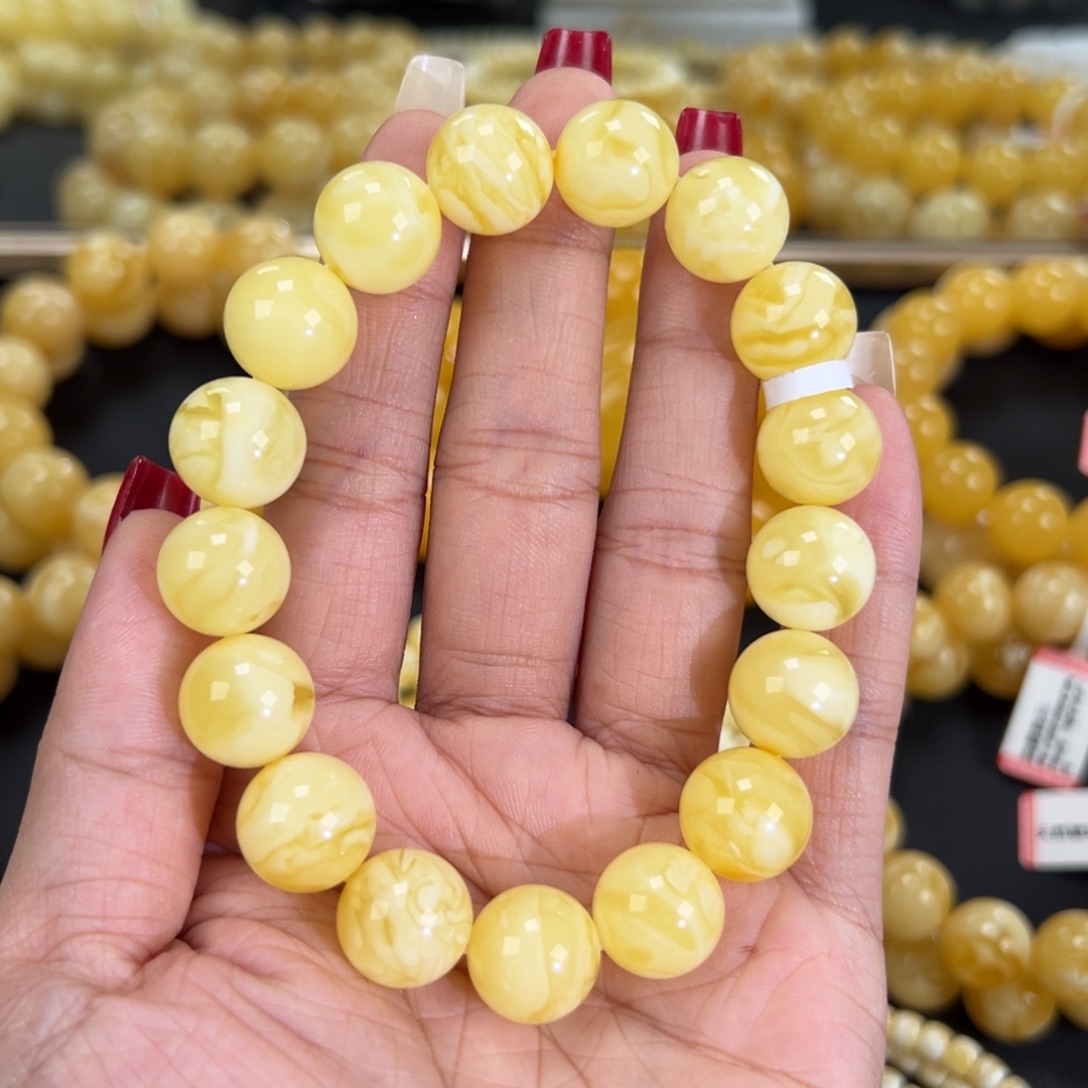 琥珀未镶嵌手链22.7克