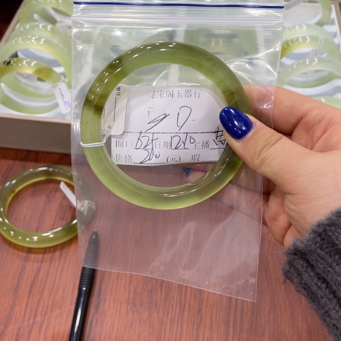 D***.蛇纹石玉未镶嵌手镯