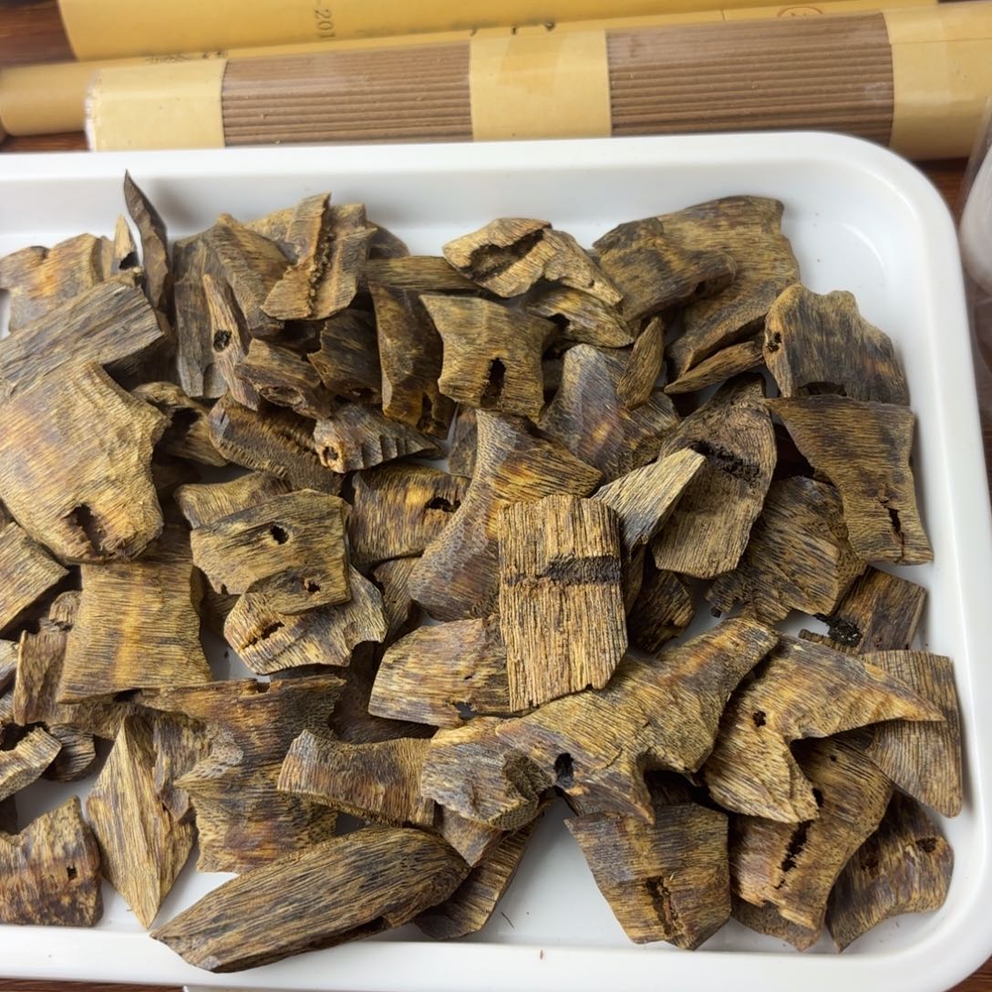 溯***沉香沉香碎屑白棋金丝红油块料