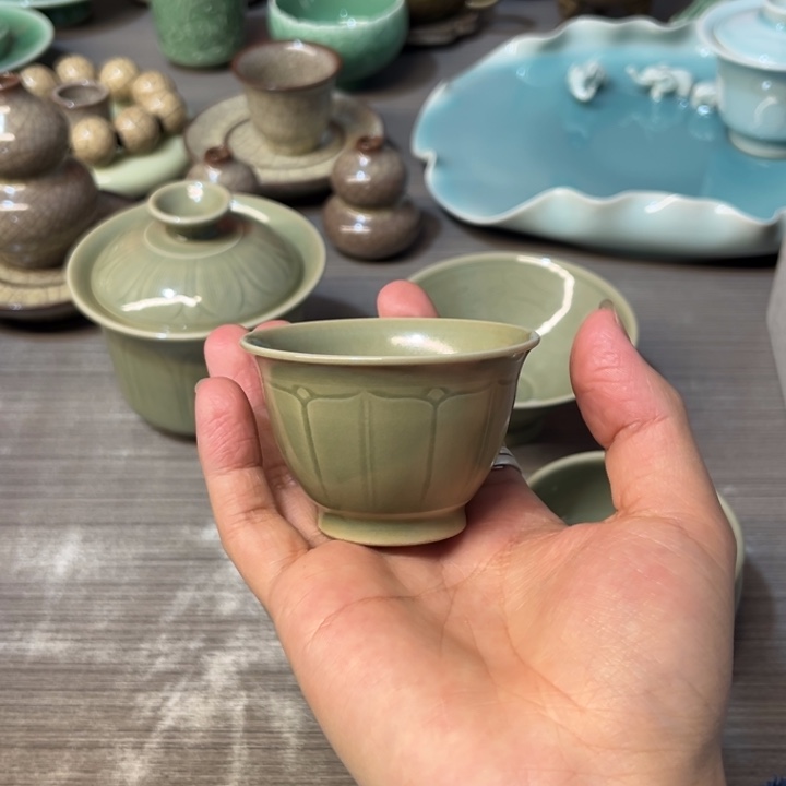 何亦鹏 越窑 莲瓣小杯