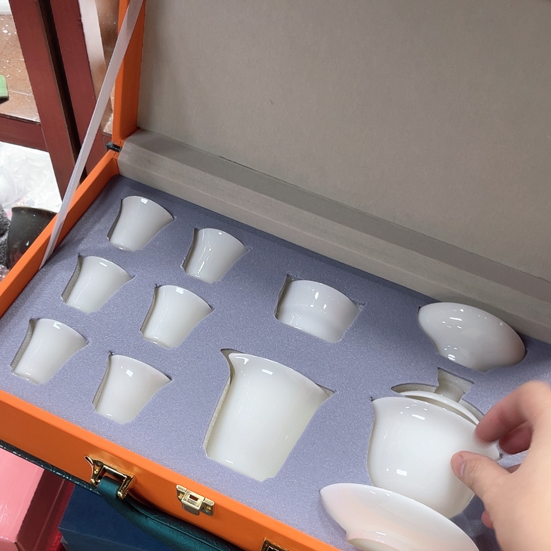 孤品茶具套装等。          