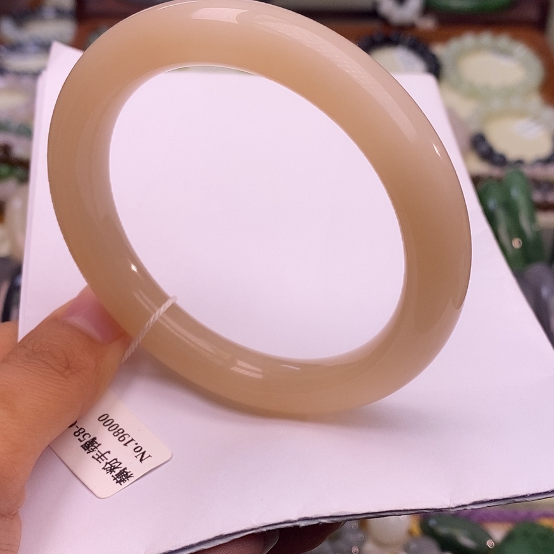 颈饰未镶嵌和田玉收藏级天花板老坑料浓红粉手镯60