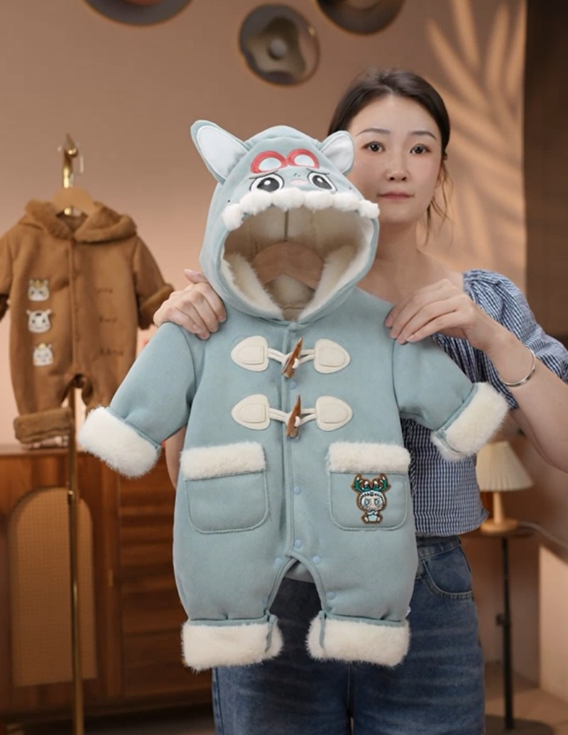 婴儿冬装连体衣服宝宝可爱皮毛一体外套新生儿加厚保暖外出服哈衣