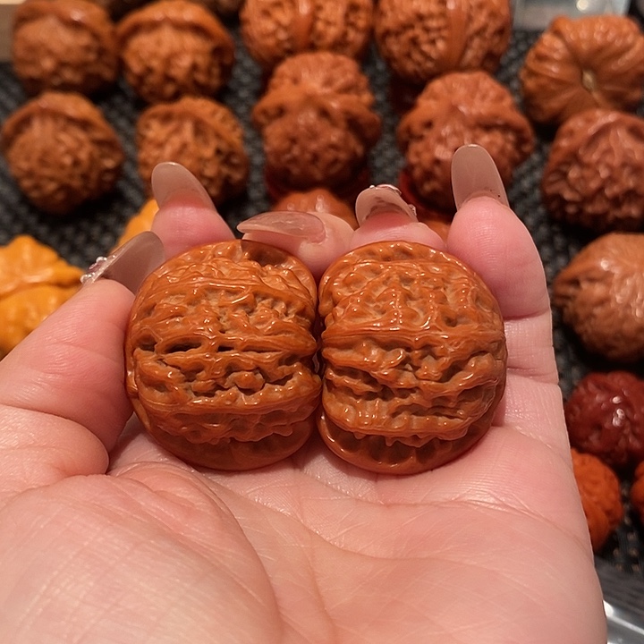 ****3文玩核桃吊坠白狮子1005