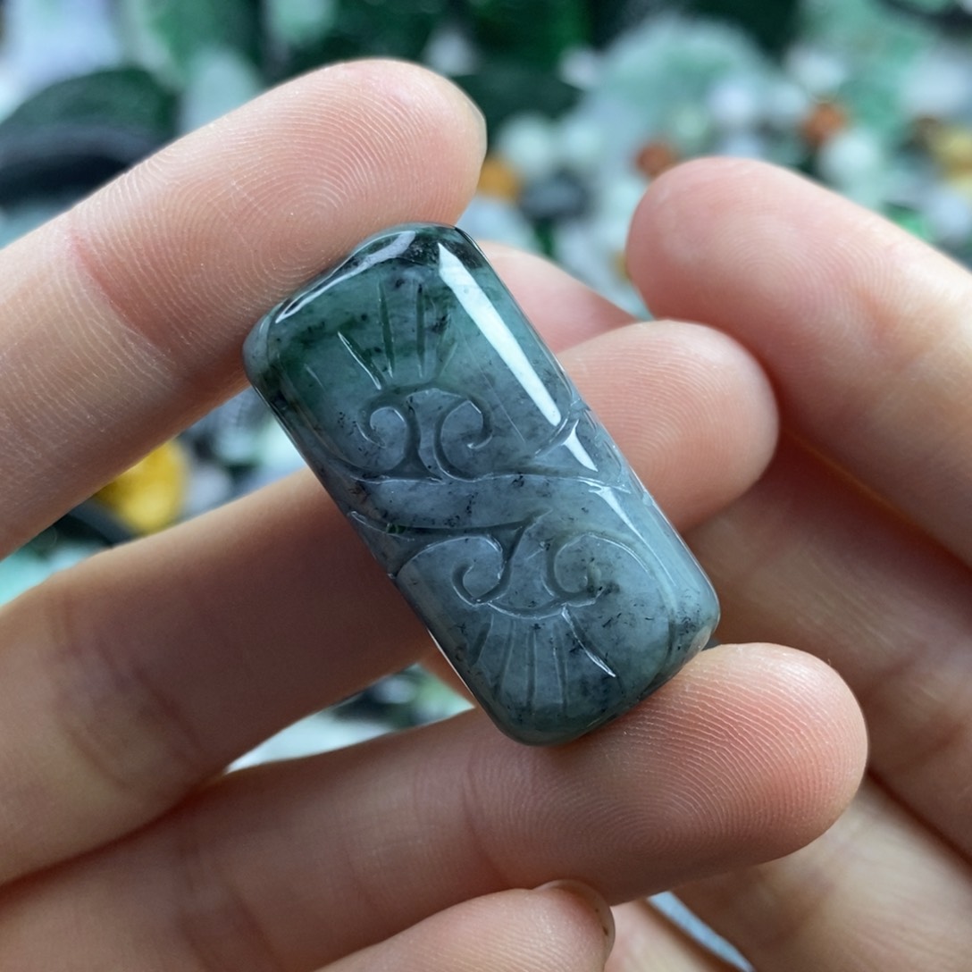 翡翠颈饰未镶嵌吊坠