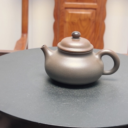 茶壶紫砂黄龙山原矿底槽清半手工（160 cc）